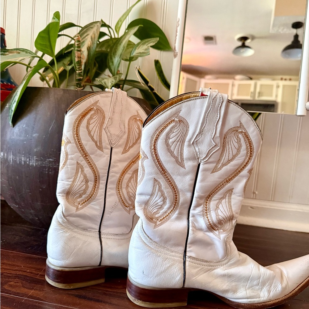 Vintage white leather cowboy boots